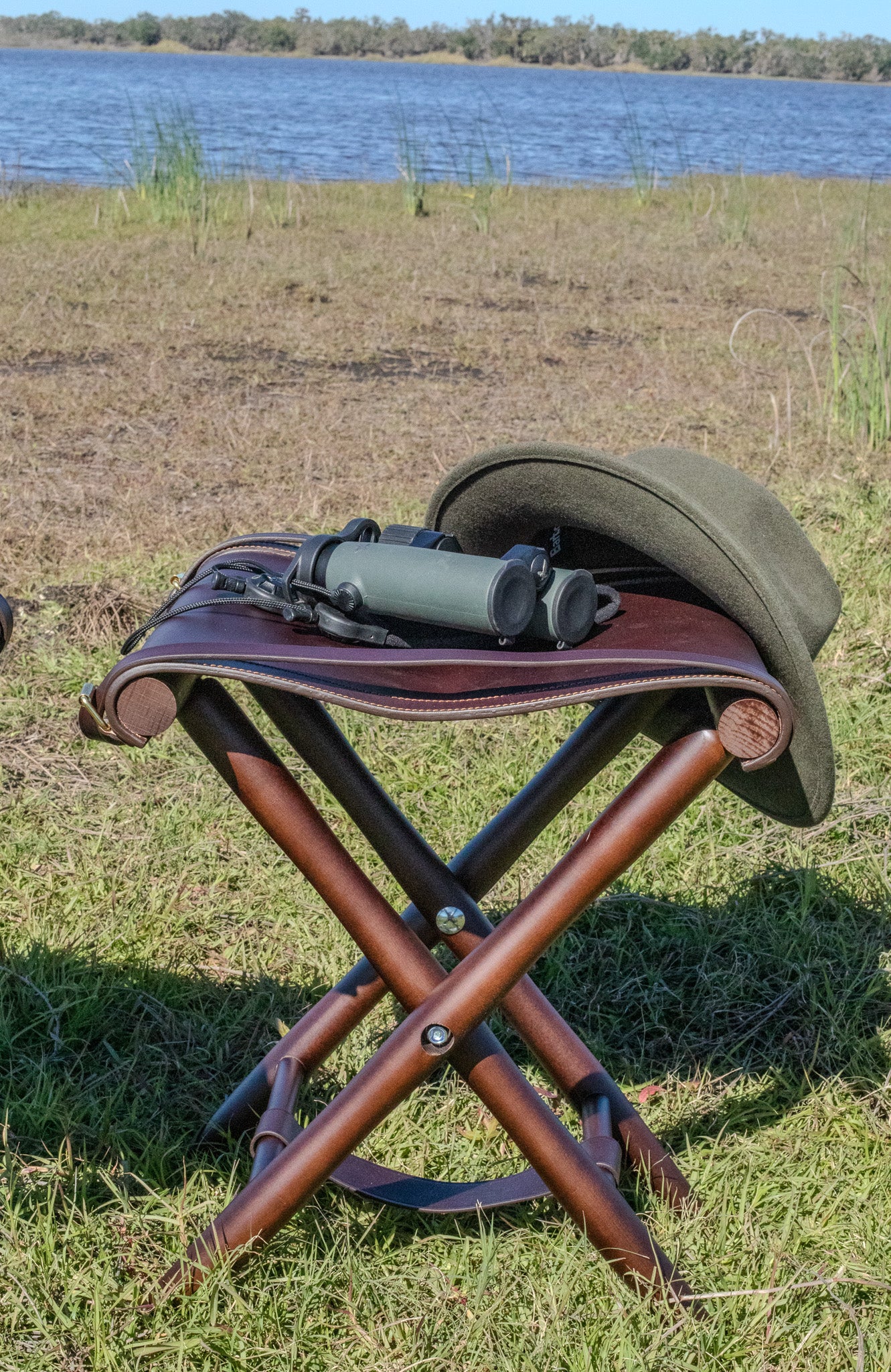 Alcon Foldable Leather Field Seat – Handmade Cowhide Tripod Chair