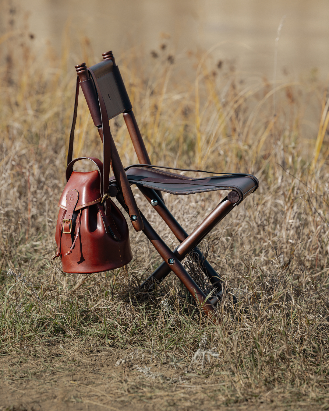 Alcon Leather Foldable Field Seat with Backrest – Cowhide & Beech