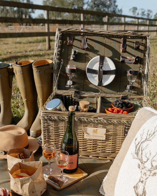 Luxury 4-Person Dark Green Tartan Picnic Hamper with Rope Handles and Cooler Bag