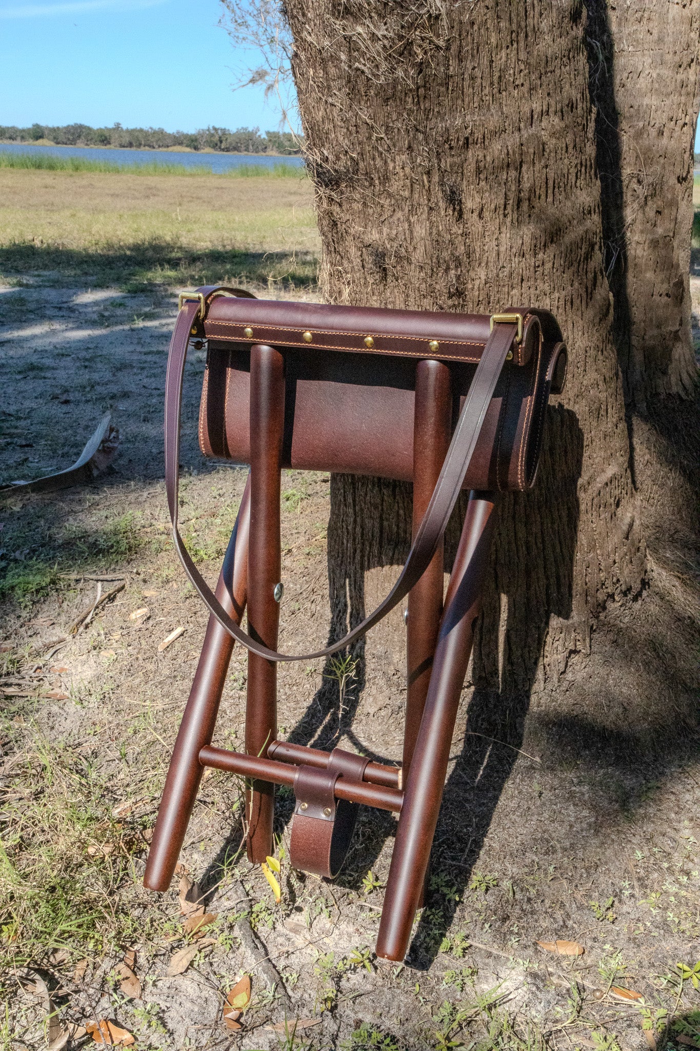 Alcon Foldable Leather Field Seat – Handmade Cowhide Tripod Chair