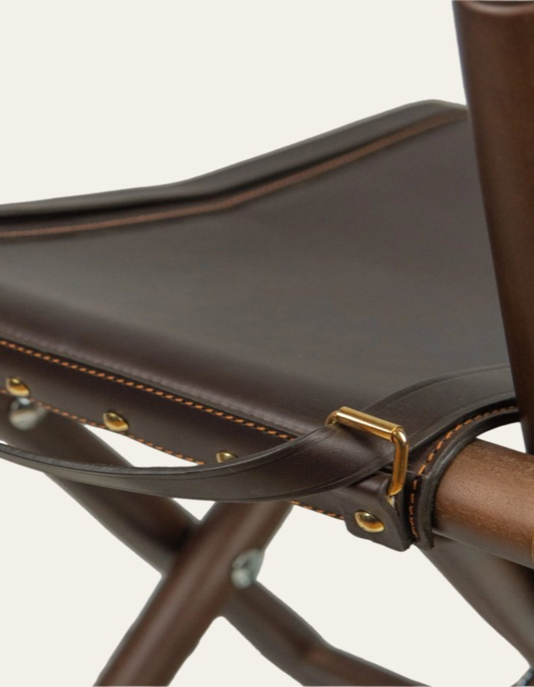Alcon foldable seat in cowhide leather with carrying strap and backrest