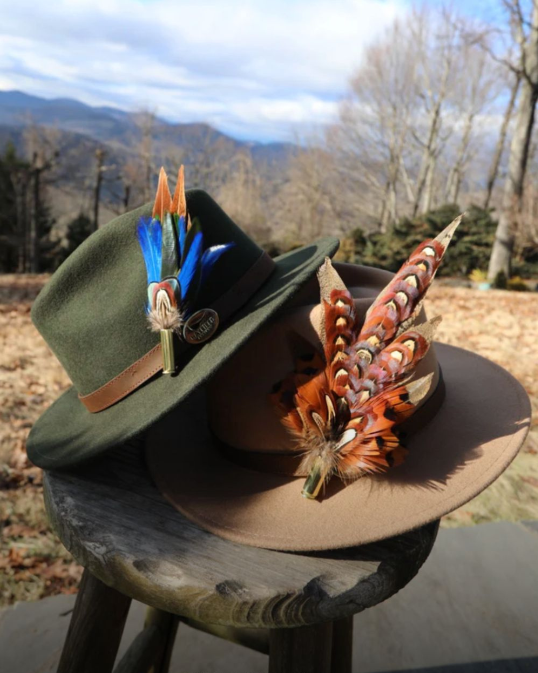 Medium Feather Pin - Cock Shoulder & Flank Feathers