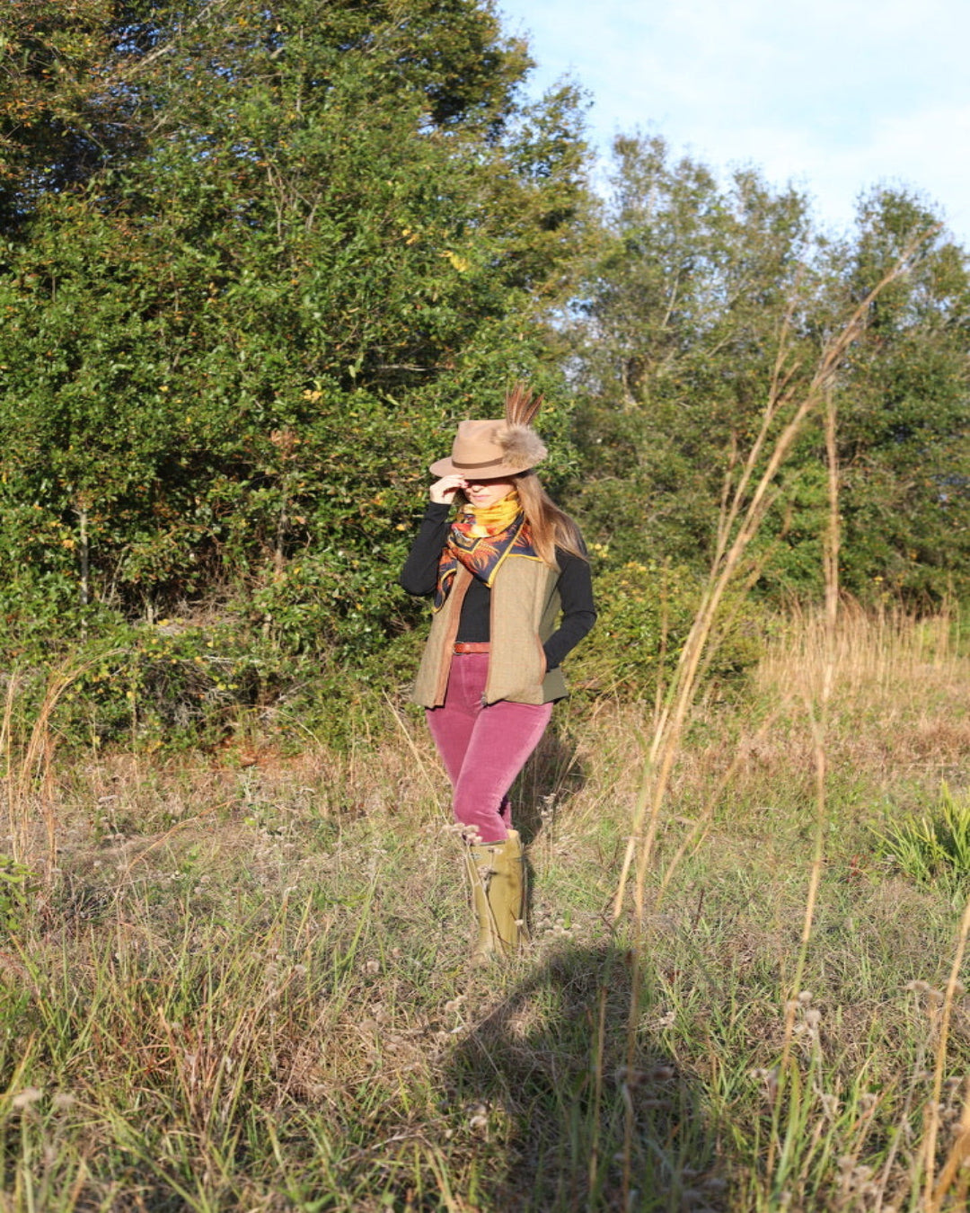 Pom Pom Feather pin with natural feathers and polished cartridge for hats or jackets